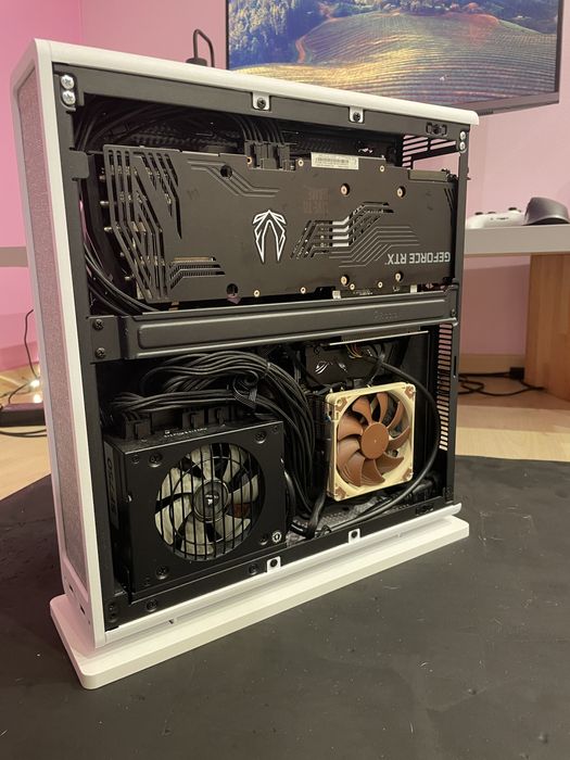 Komputer gamingowy mini ITX Fractal Ridge RTX 3090 32GB RAM i5-10600