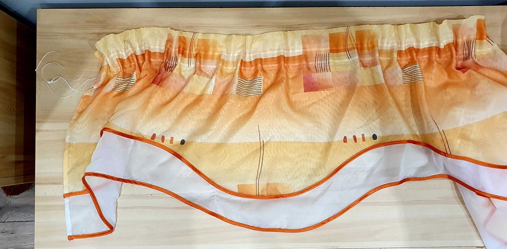 Dekoracyjna zasłonka, szal ozdobny.