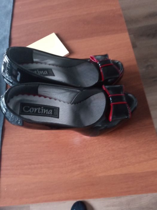 Czulenka 35 czarne obcas czetwone dodatki