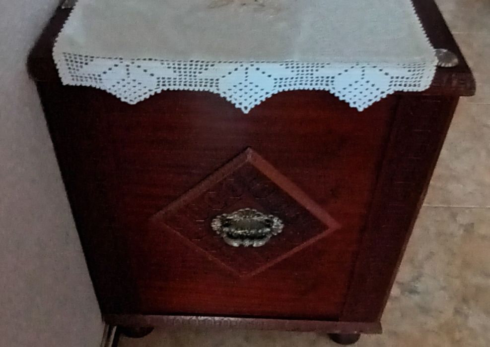 Arca em madeira maciça em ótimo estado