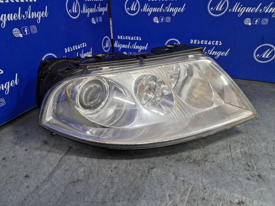 Farol Direito Volkswagen Passat Berlina 3B3