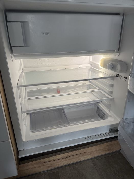 Lodówka mała do zabudowy Whirlpool