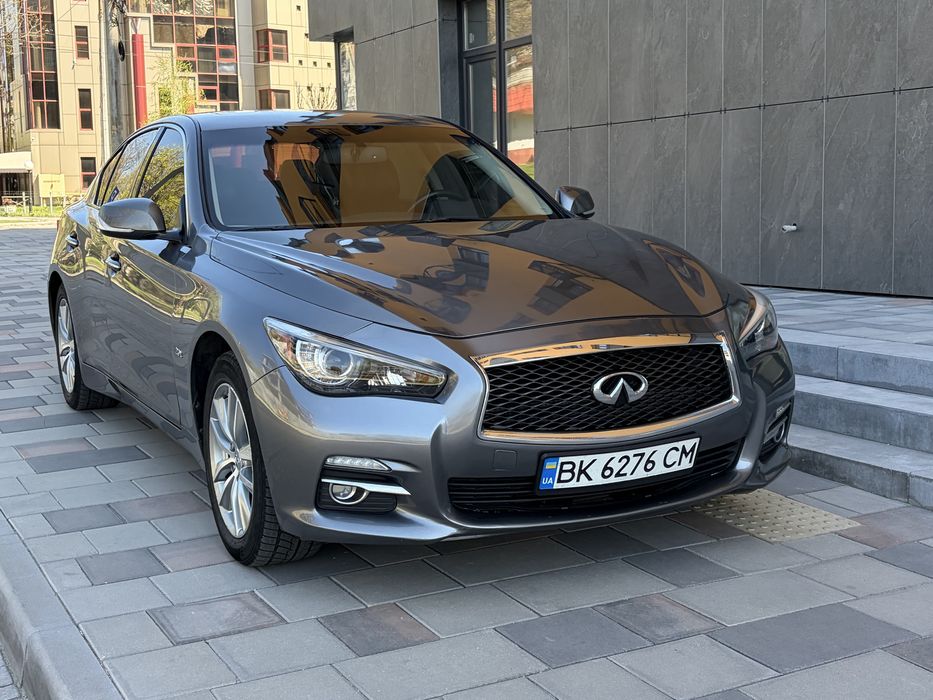 Продаю Infiniti Q50