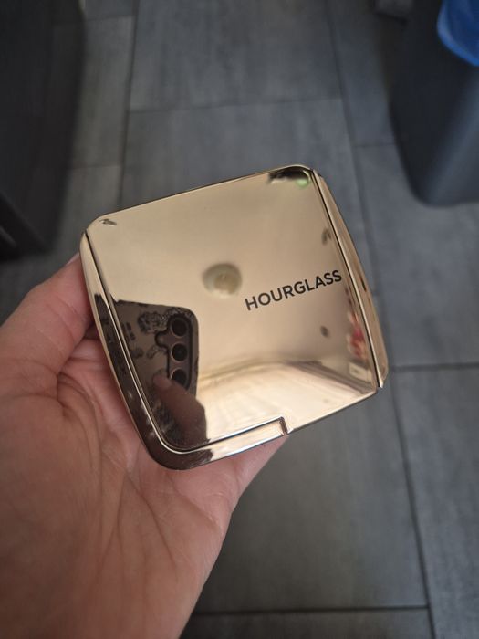 Hourglass bronzer Ambient Lightingr radiant bronze light

twarzy