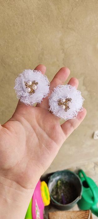 Шкільні бантики з мережева, білого, синього, жовтого. Гумка. Заколка