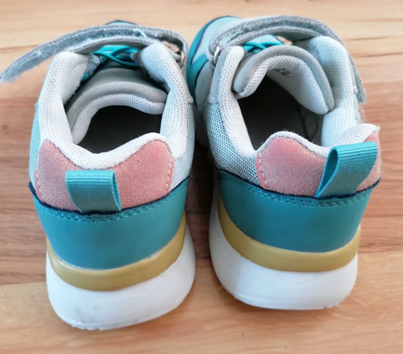 Adidasy chłopięce 32 sneakersy Reserved buty wiosenne na rzep