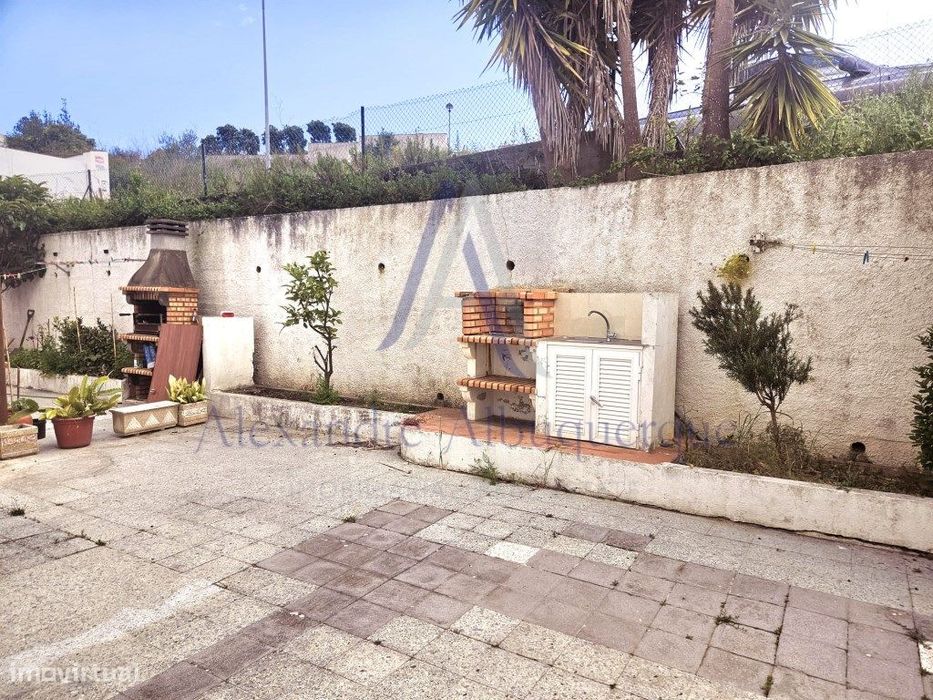 Apartamento T2 com Terraço, Arrecadação e Parqueamento | Sesimbra