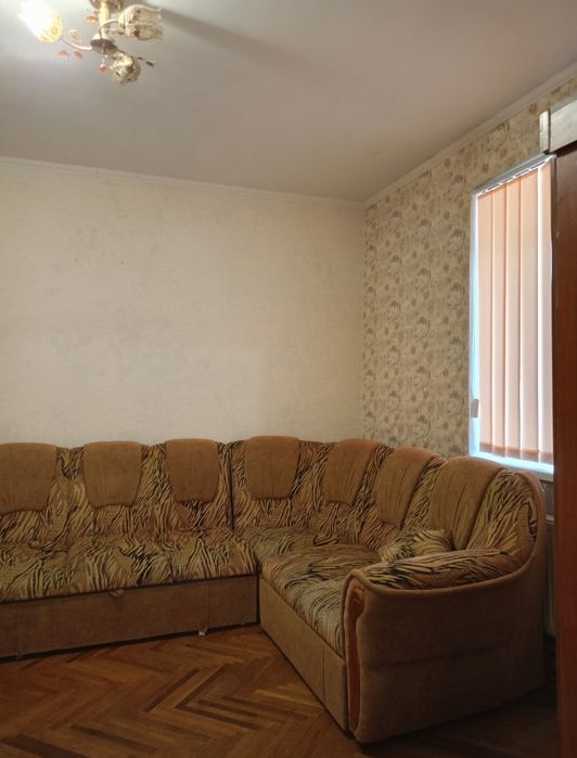 Здам в центрі Жмеринки велику 2 кімнатну квартиру 82м/ +закритий двір