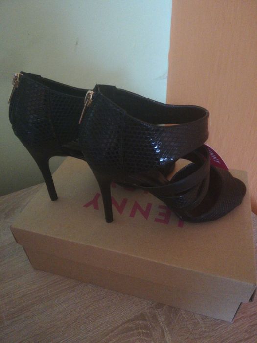 Buty na szpilce nowe