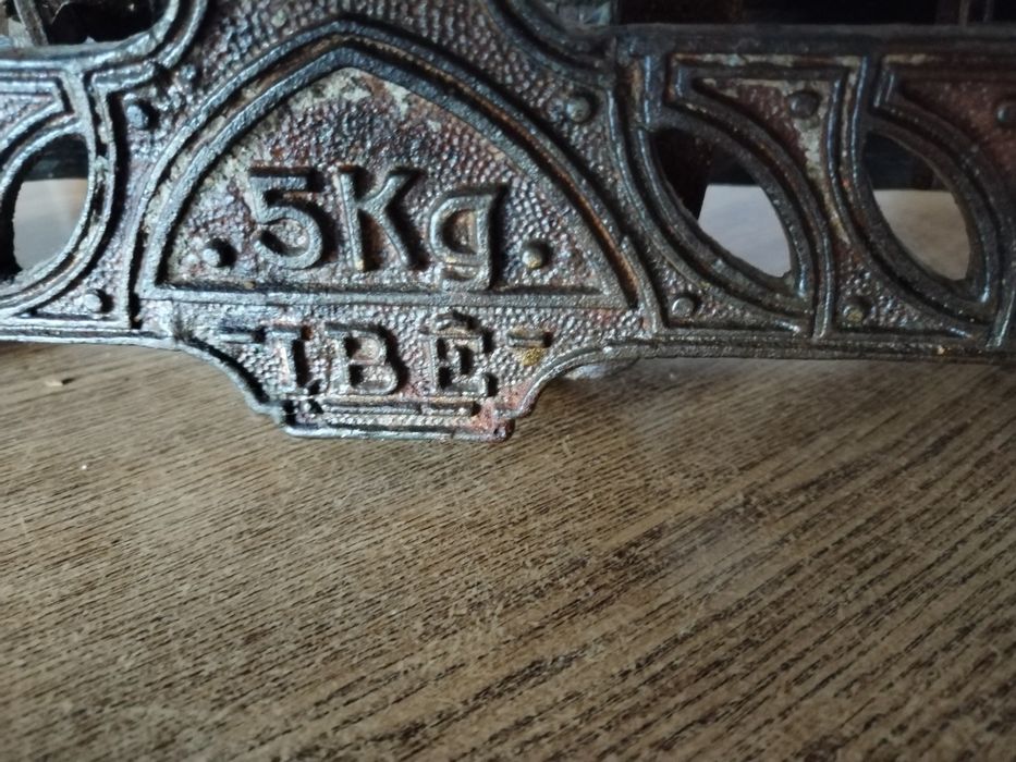 Balança antiga com 2 pratos