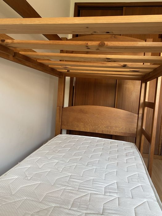 Beliche com colchão anatómico.