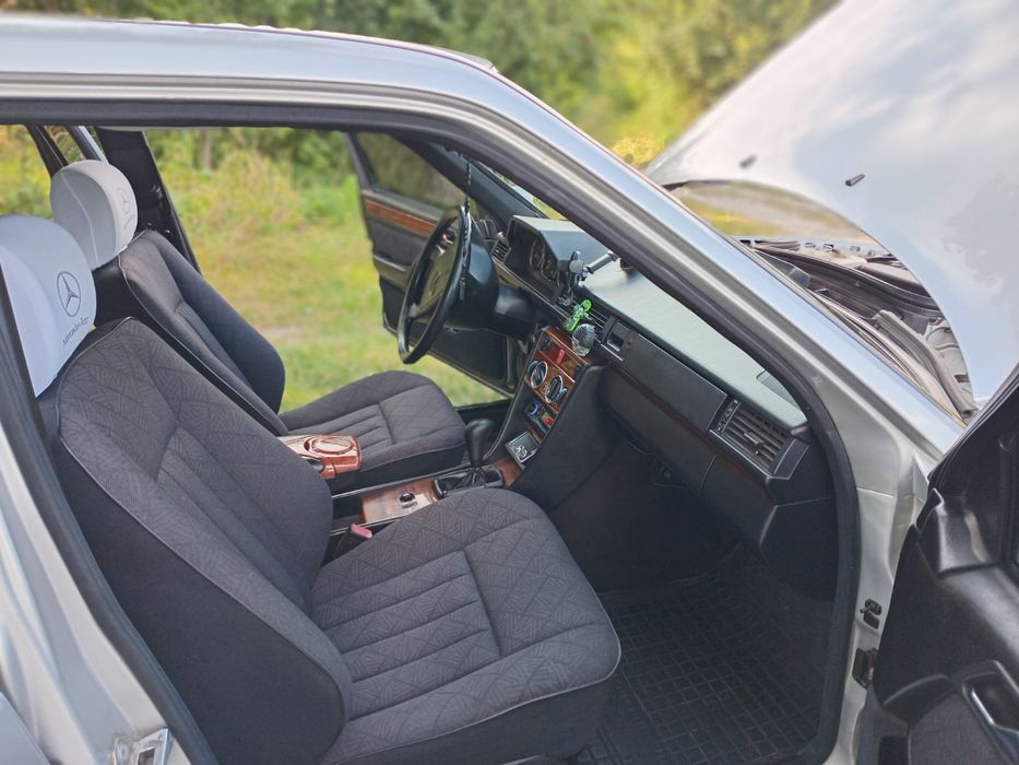 Продається Wercedes-Bens w124. Мотор 2.5.Корoбка механіка