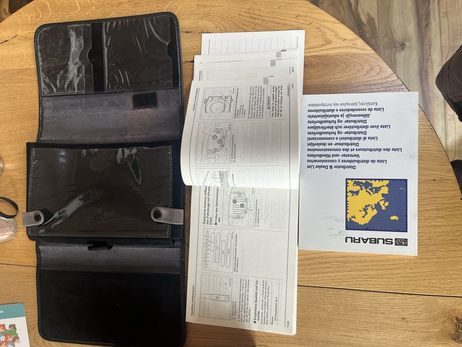 Subaru forester ksiazka i teczka