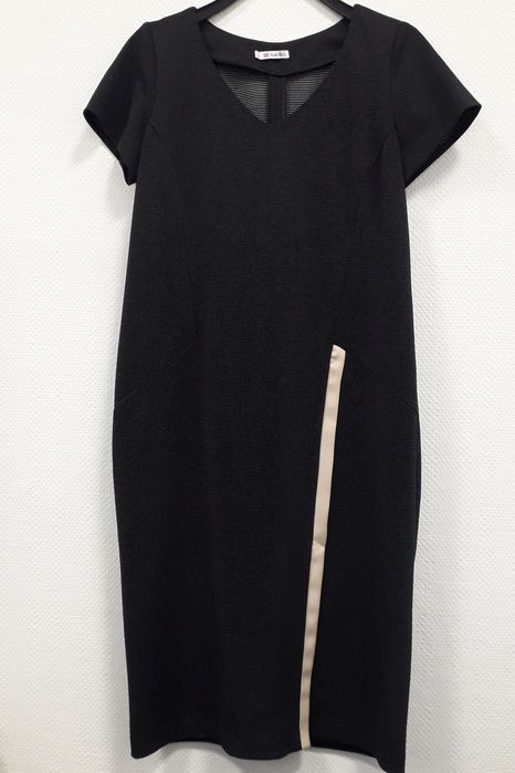 Czarna sukienka w kropki 44