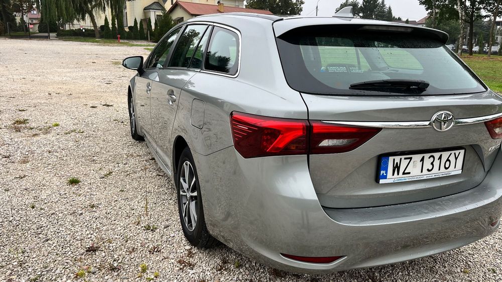Toyota Avensis Toyota Avensis  2,0 benzyna Automat 2018r.  90 tys.km Salon Polska