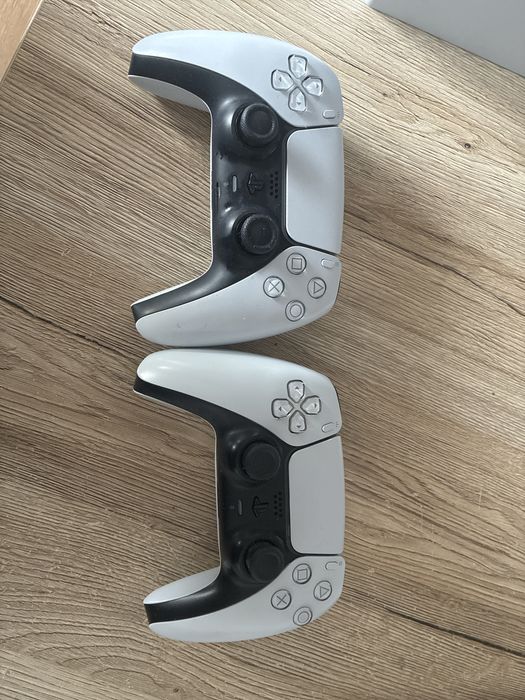 Playstation 5 + 2 pady