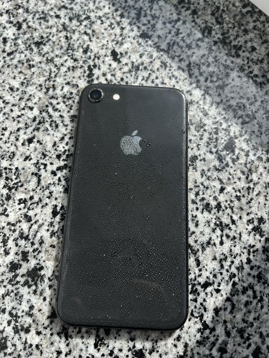 iPhone 8 з побитим екранчиком