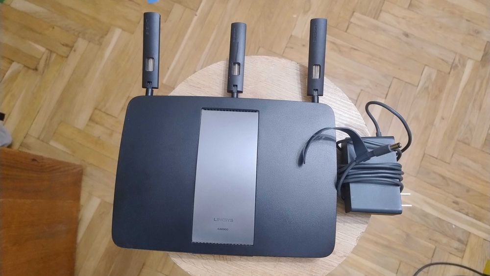 Б.в. роутери Linksys EA6700 та EA6900