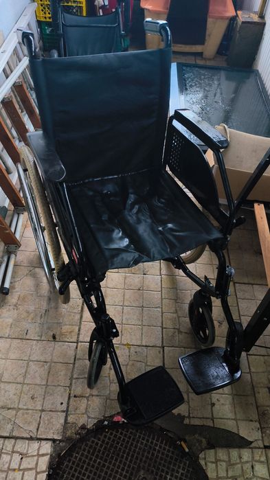 Cadeira de rodas usada