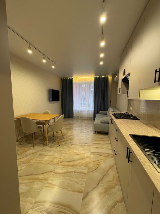 Шикарна квартира з новим ремонтом і технікою. Набережна. Кухня - 19 м.