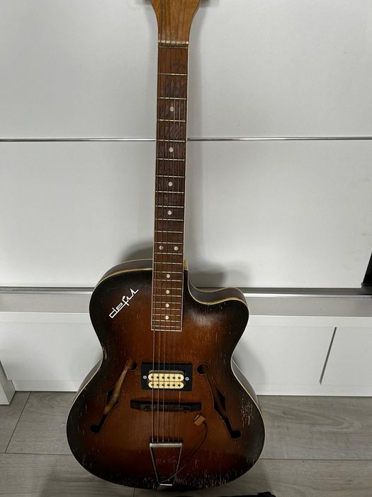 Stara gitara defil.