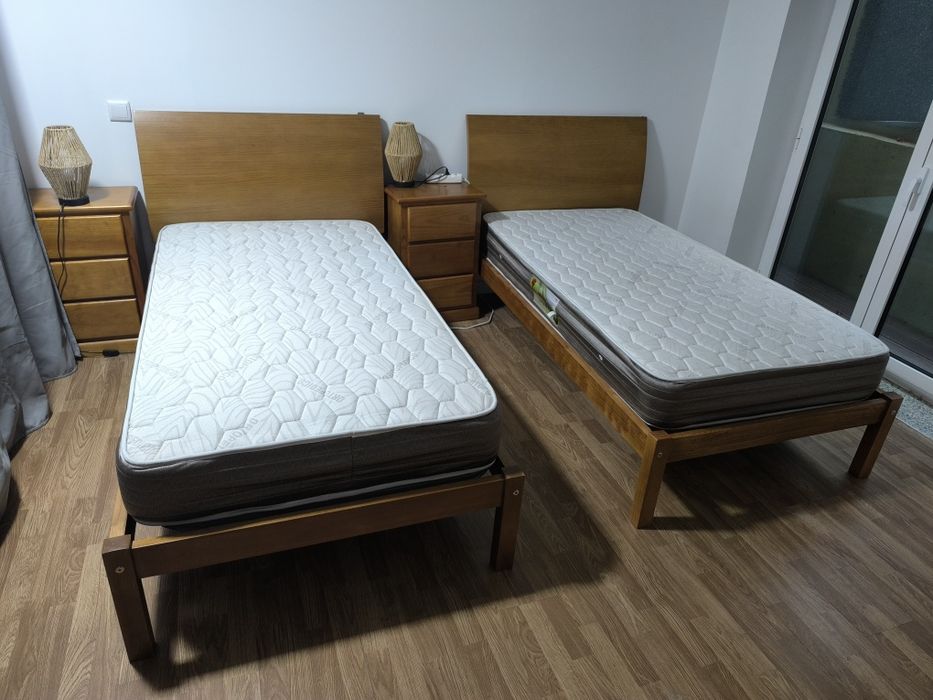 Camas individuais e colchões