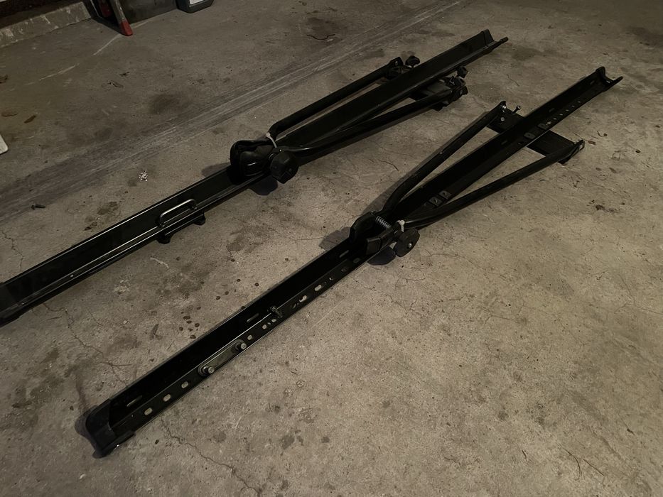 Stojaki na rowery na dach samochodu dwie sztuki.