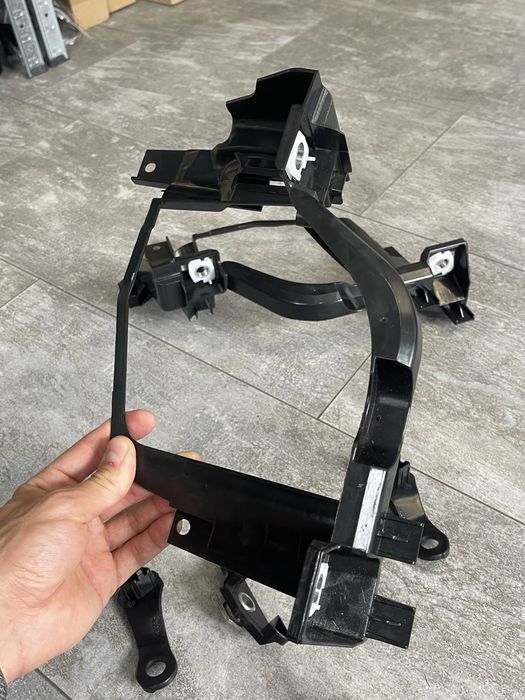 Кронштейни фар кріплення фар Bmw E60 E61 F30 F31 F32 F36