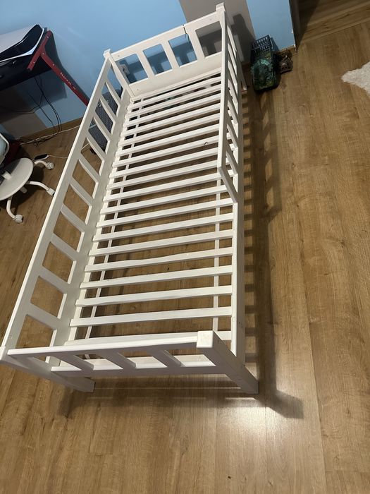 Łóżko dziecięce drewniane