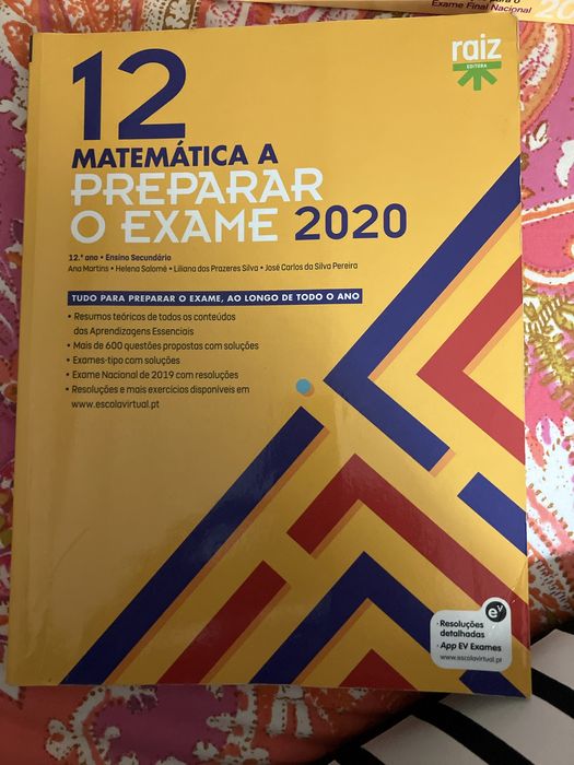 Livro de preoaracao exame matematica 12