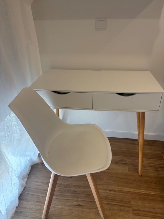 Secretaria + cadeira juvenil - quase novo