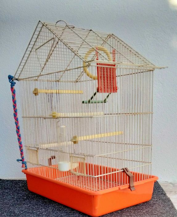 Gaiola com 55 cm altura para aves de porte médio