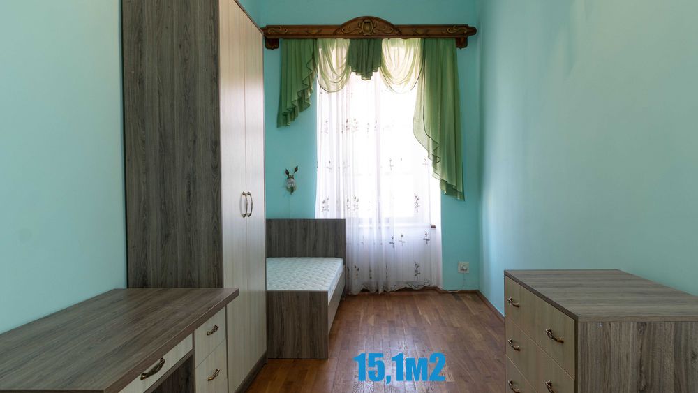 Продам чотирикімнатну квартиру в м.Дубно, центр.