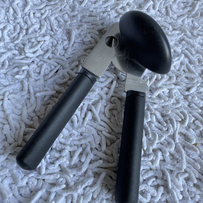 Otwieracz do metalowych puszek