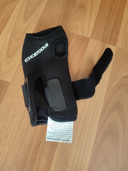 Защита запястья Icetools правый S/M