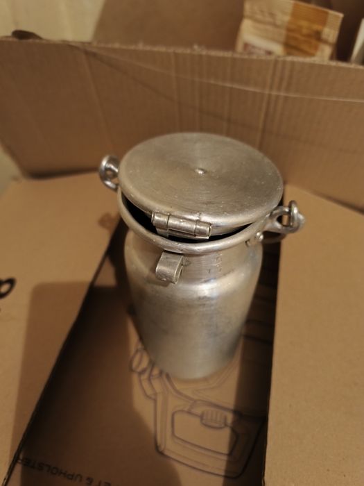 Antiga leiteira de 1l