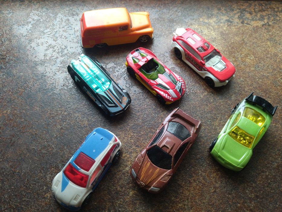 Машинки Hot wheels
