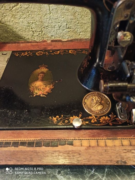 Швейная машинка Оригинал Виктория Антиквариат