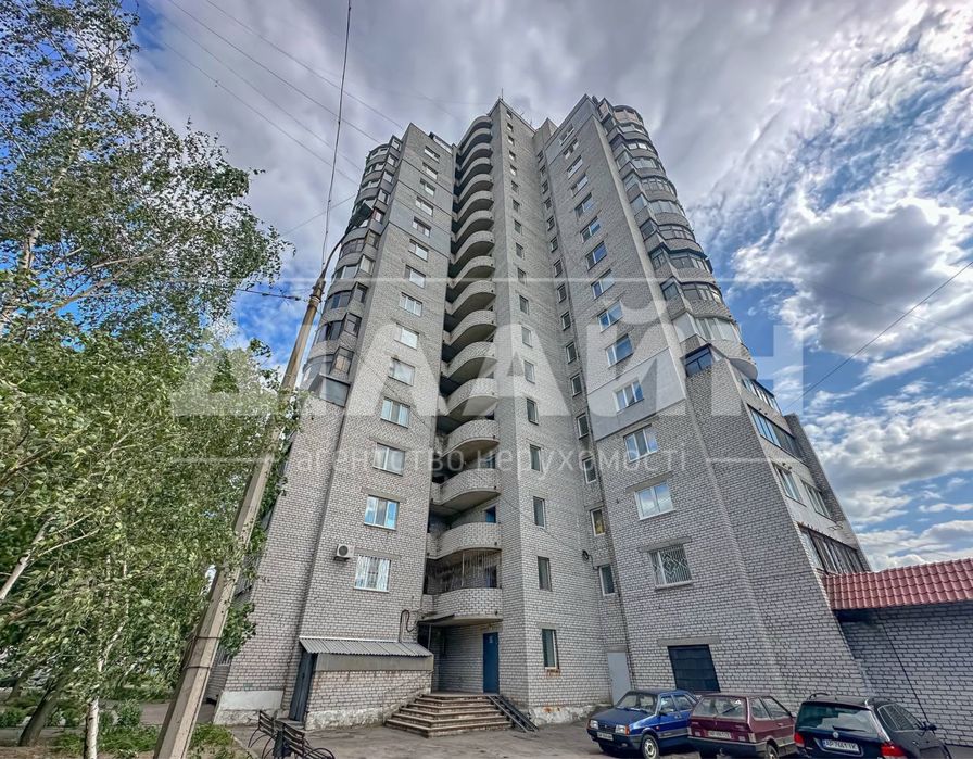 Краща пропозиція! 3-кімн. квартира з ремонтом у центрі міста!