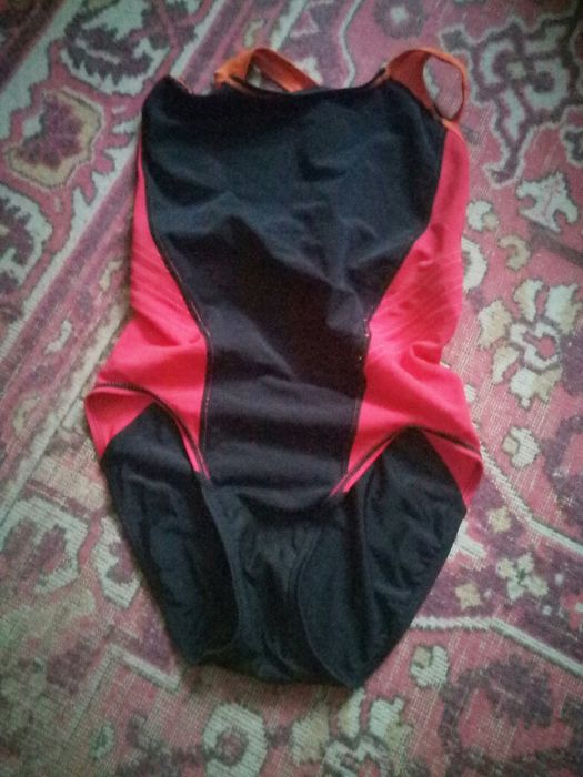 продам купальник ADIDAS для бассейна.