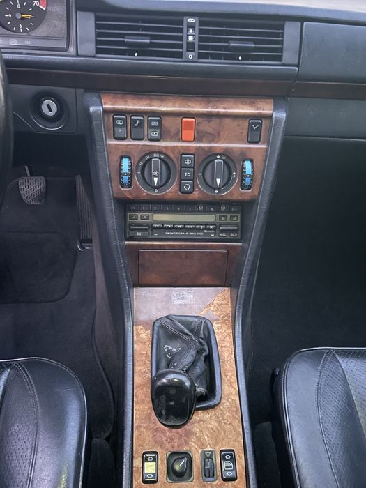 Mercedes W124 320E