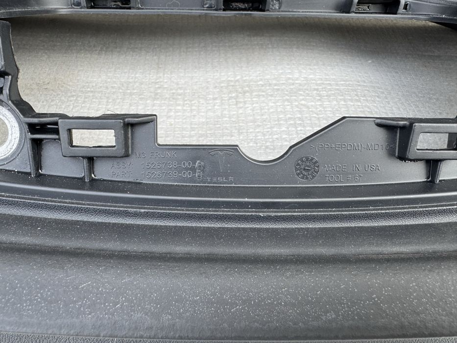 Корито / підкапотний бокс рест Tesla Model 3