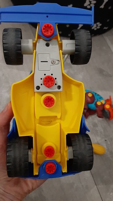 Zestaw konstrukcyjny do skręcenia AUTO I DINOZAUR