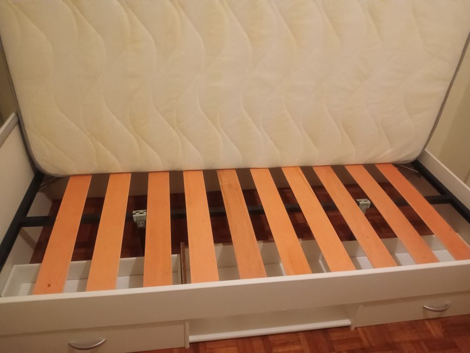 Cama de Solteiro C/ colchão e estrado