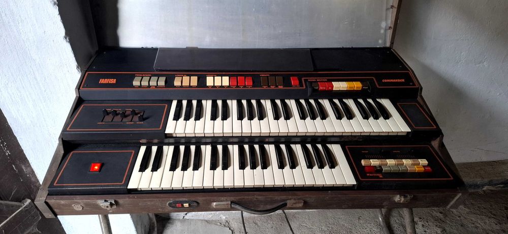 Organy farfisa commander