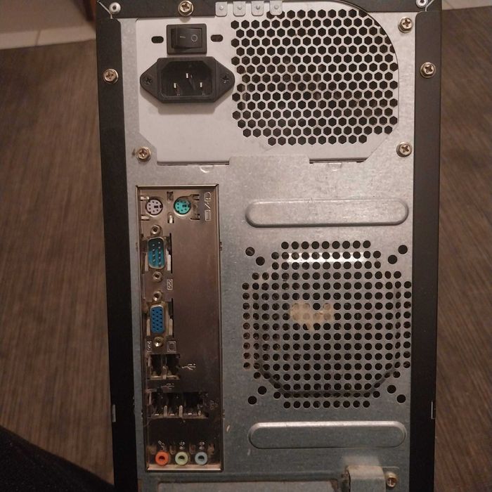 Torre PC LG em bom estado