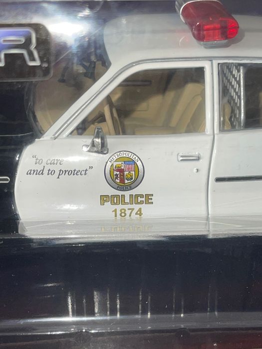 limited edition Terminator Carro de polícia Dodge Monaco
