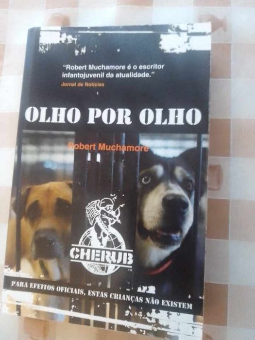 Livros  coleção CHERUB de Robert Muchamore