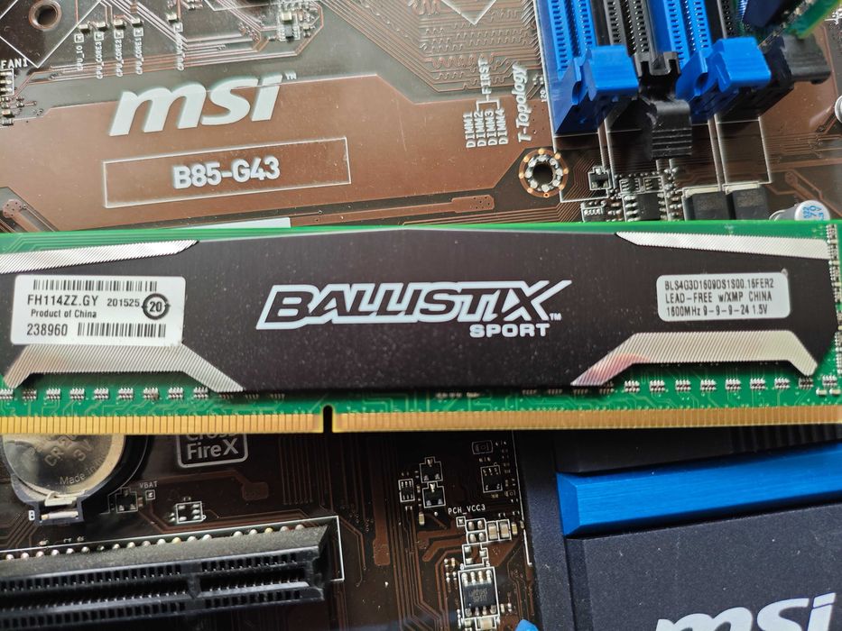 MSI B85-G43, Intel i5 4460, Crucial DDR3 8GB, GTX 750, monitor LG 23"