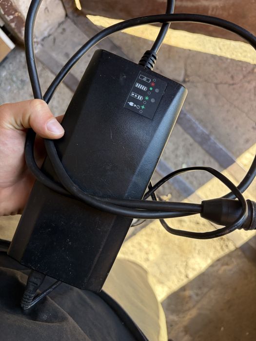 Ładowarka 42V/4A magnetyczna